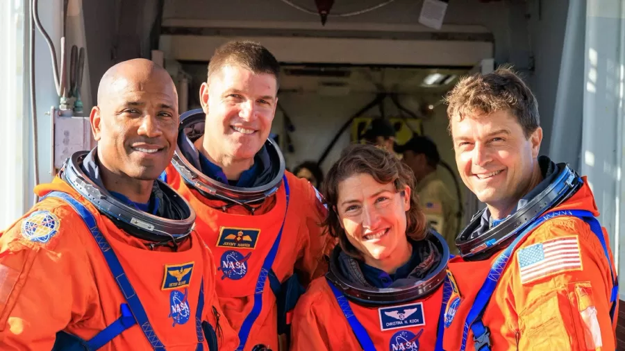 Tripulação da missão Artemis 2, da esquerda para a direita: Victor Glover, Jeremy Hansen, Christina Koch e Reid Wiseman. Imagem: Frank Michaux/Nasa.