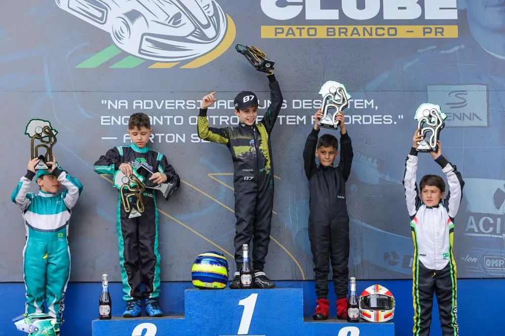 Miguel Faccio conquista o título Paranaense de Kart na Mirim em fim de semana de chuva